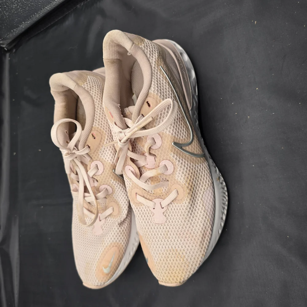 Nike Cream and White Athletic Shoes with Streamlined Design‎